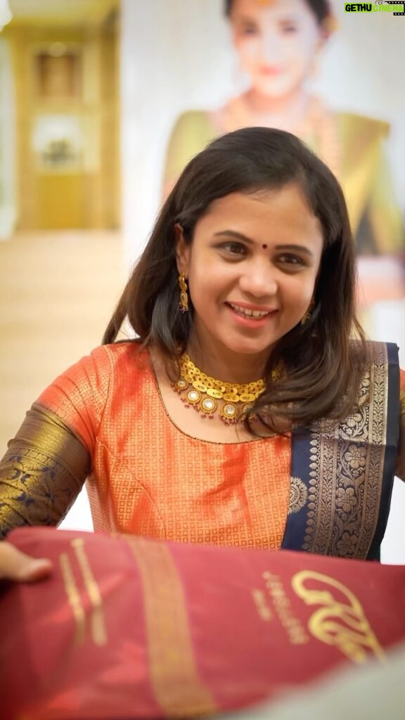 Manimegalai Instagram - ✨ Dive into the festive spirit with Pongal offers at @grtjewellers! Explore their latest contemporary collections and discover the perfect gift for your loved ones. Whether it’s for friends, family, or yourself, GRT has got you covered. 🎁✨ Don’t forget to check out their amazing offers. Enjoy a fabulous 20% off on Gold Wastage(VA), up to 25% off on Diamonds and Uncut Diamonds (excluding Solitaires), and a fantastic 25% off on Silver Articles Wastage(VA). Plus, get 10% off on MRP for Silver Jewellery. Don’t miss these incredible offers! It’s the ideal time to add a sparkle to your Pongal festivities. Make this Pongal unforgettable with GRT. *Terms and conditions apply. #GRTjewellers #goldjewellery #diamondjewellery #silverjewellery #PongalOffers #FestiveCelebration ✨