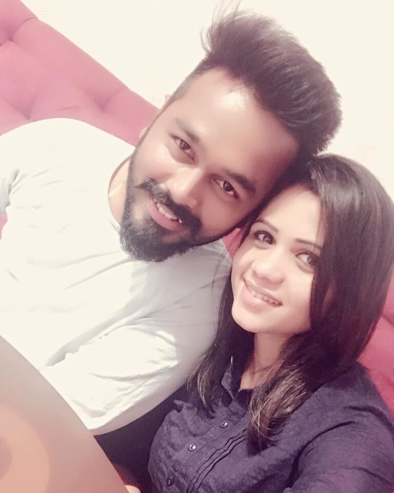 Manimegalai Instagram - Happyyy Wedding Anniversary chottiiii @mehussain_7 👫 U for Me, I for you ❤️ Thank you being there for me always & extremely sorry for all the stupid things i do. love you forever 😘😘😘