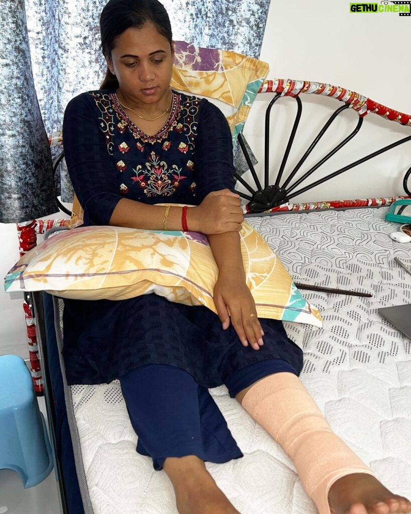 Manimegalai Instagram - Fell down at Slippery floor accidentally. Leg injury. Can’t even get up. Feeling low.