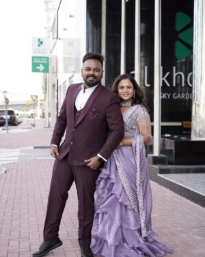 Manimegalai Instagram - Before Event photography turned out to be like pre wedding photography 😂😛 

Had grt show at Dubai With My Co- Anchor Hussain 😃 last eve for @dubaidarbarofl 🙌 Lovely audience. 

Anchors : Hussain & Manimegalai 🎤 
Makeup Sponsor : Manimegalai 💁‍♀️
Costume Sponsor : Hussain 🙋
Jewells : @new_ideas_fashions 
#dubai🇦🇪 #event #HussainManimegalai