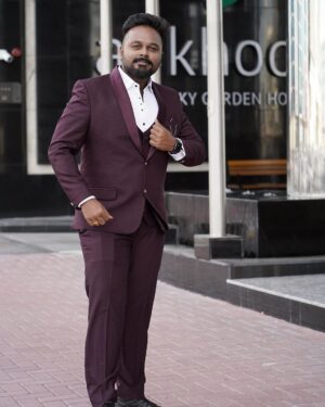 Manimegalai Instagram - Before Event photography turned out to be like pre wedding photography 😂😛 

Had grt show at Dubai With My Co- Anchor Hussain 😃 last eve for @dubaidarbarofl 🙌 Lovely audience. 

Anchors : Hussain & Manimegalai 🎤 
Makeup Sponsor : Manimegalai 💁‍♀️
Costume Sponsor : Hussain 🙋
Jewells : @new_ideas_fashions 
#dubai🇦🇪 #event #HussainManimegalai