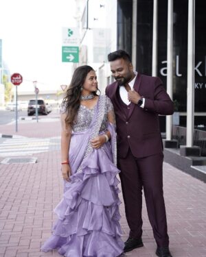 Manimegalai Instagram - Before Event photography turned out to be like pre wedding photography 😂😛 

Had grt show at Dubai With My Co- Anchor Hussain 😃 last eve for @dubaidarbarofl 🙌 Lovely audience. 

Anchors : Hussain & Manimegalai 🎤 
Makeup Sponsor : Manimegalai 💁‍♀️
Costume Sponsor : Hussain 🙋
Jewells : @new_ideas_fashions 
#dubai🇦🇪 #event #HussainManimegalai
