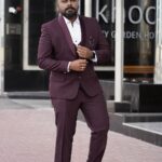 Manimegalai Instagram - Before Event photography turned out to be like pre wedding photography 😂😛 Had grt show at Dubai With My Co- Anchor Hussain 😃 last eve for @dubaidarbarofl 🙌 Lovely audience. Anchors : Hussain & Manimegalai 🎤 Makeup Sponsor : Manimegalai 💁‍♀️ Costume Sponsor : Hussain 🙋 Jewells : @new_ideas_fashions #dubai🇦🇪 #event #HussainManimegalai Dubai UAE