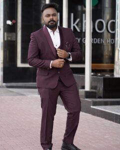 Manimegalai Instagram - Before Event photography turned out to be like pre wedding photography 😂😛 Had grt show at Dubai With My Co- Anchor Hussain 😃 last eve for @dubaidarbarofl 🙌 Lovely audience. Anchors : Hussain & Manimegalai 🎤 Makeup Sponsor : Manimegalai 💁‍♀️ Costume Sponsor : Hussain 🙋 Jewells : @new_ideas_fashions #dubai🇦🇪 #event #HussainManimegalai Dubai UAE