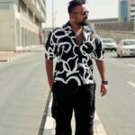 Manimegalai Instagram - Ne oru photo, na oru photo nu oru dealing la dubai nadu road la eduthathu 😄🙌 📷 #dubai🇦🇪 #HussainManimegalai