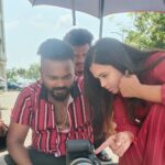 Manimegalai Instagram – Afternoon shoots be like 🎥 ☀️ 
Innaiku paathu neraiya retake 🐒😃
@mehussain_7 

Enga kitta vandhu maatuna Crew members 😂👇
@imran.sha.7 @kuzandhai_raj @shanrcs2019