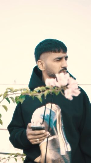 Maninder Buttar Instagram - Tu phullaan de wargi ya phull tere warge ne🌻🤍🧿…! 
#maninderbuttar .
🎥- @arsh_234