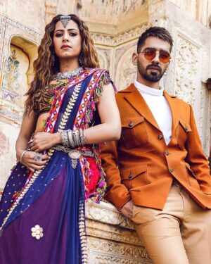 Maninder Buttar Instagram - 4 years of “Laare” … !
@sargunmehta @jaani777 @bpraak @arvindrkhaira @iamjaskaran @whitehillmusic @gunbir_whitehill @manmordsidhu 

🤍🎶