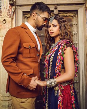 Maninder Buttar Instagram - 4 years of “Laare” … !
@sargunmehta @jaani777 @bpraak @arvindrkhaira @iamjaskaran @whitehillmusic @gunbir_whitehill @manmordsidhu 

🤍🎶