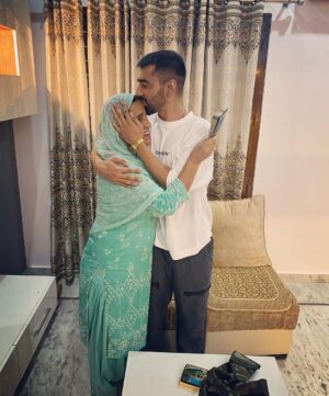 Maninder Buttar Instagram - Mummy 🤍