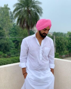 Maninder Buttar Instagram - She asked is this a nightsuit?
I said its a PRIDESUIT. “KURTA PAJAMA”