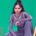 Manisha Rani Instagram - Too late for this trend🫣 Lekin Aaj Kal Reels banane ka tym hi nhi hai😢😎 #1piece#manisharani#manishasquad❤️ Mumbai, Maharashtra