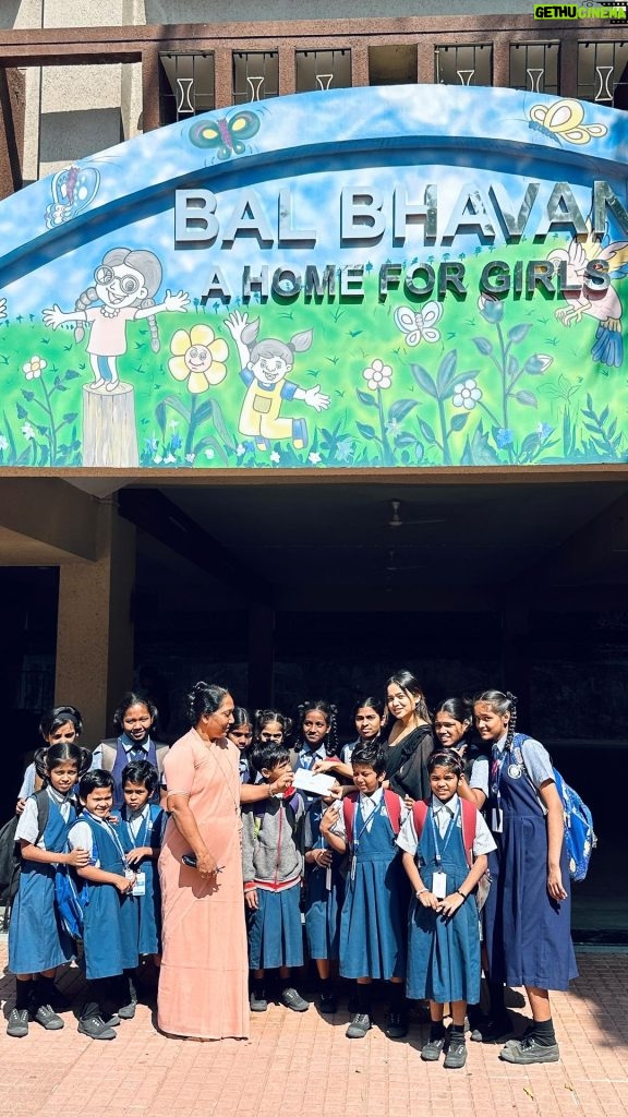 Manisha Rani Instagram - The best gift one can give is the gift of education and I did the same celebrating my 11 million followers by sponsoring these lovely girls education. M blessed to do this ❤️ Thanku Everyone . Specially Thanks to my each follower for making 11 million followers. App logo ne mujhe Iss Kabil banaya ki mai dusro k liye kuch kar saku!👏 Love uh Everyone..!
