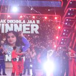 Manisha Rani Instagram - DREAMS DO COME TRUE ✨ Aaj shabd kam hain aapki tareef mein..Bihar ke chote gaon se aai ek choti se ladki ne bade sapne dekhe!! Aur us sapne ko pura karne ke liye pura hindustan saath aa gaya... Sukriya un sab ko jinhone mujhe jhalak ki journey mein itna pyar diya aur trophy bhi mere hath mein dilwai sirf yahi khaungi. 🙏 Aap ki tareef mein kya kahen❤️ Aap hamari jaan ban gaye. I am happy...So happy..m going to sleep like a baby today after a hard day’s work and it’s all because of my FANS = FAMILY❤️ Sooo grateful 🙏 #ManishaRani #ManishaSquad #jhalakdikhlajaa11