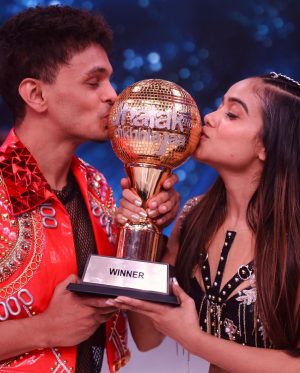Manisha Rani Instagram - DREAMS DO COME TRUE ✨

Aaj shabd kam hain aapki tareef mein..Bihar ke chote gaon se aai ek choti se ladki ne bade sapne dekhe!!
Aur us sapne ko pura karne ke liye pura hindustan saath aa gaya...

Sukriya un sab ko jinhone mujhe jhalak ki journey mein itna pyar diya aur trophy bhi mere hath mein dilwai sirf yahi khaungi. 🙏

Aap ki tareef mein kya kahen❤️
Aap hamari jaan ban gaye.

I am happy...So happy..m going to sleep like a baby today after a hard day’s work and it’s all because of my FANS = FAMILY❤️

Sooo grateful 🙏
#ManishaRani #ManishaSquad #jhalakdikhlajaa11