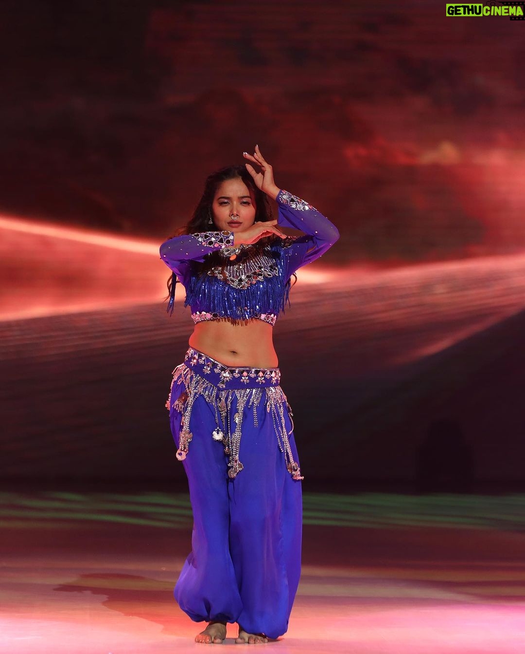 Manisha Rani Instagram - Are you guys ready for today’s episode ? Aaj ka episode dekhna jarur ,Aaj ki voting bahut important hai ☝️So guys do support & vote 👏 Apka 1,1 vote bht keemti hai . Umeed hai ki applog apna pyar dijyega !