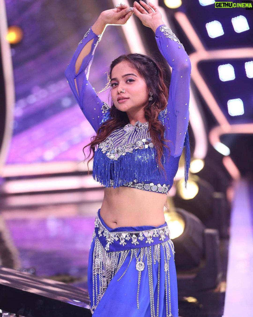Manisha Rani Instagram - Are you guys ready for today’s episode ? Aaj ka episode dekhna jarur ,Aaj ki voting bahut important hai ☝️So guys do support & vote 👏 Apka 1,1 vote bht keemti hai . Umeed hai ki applog apna pyar dijyega !