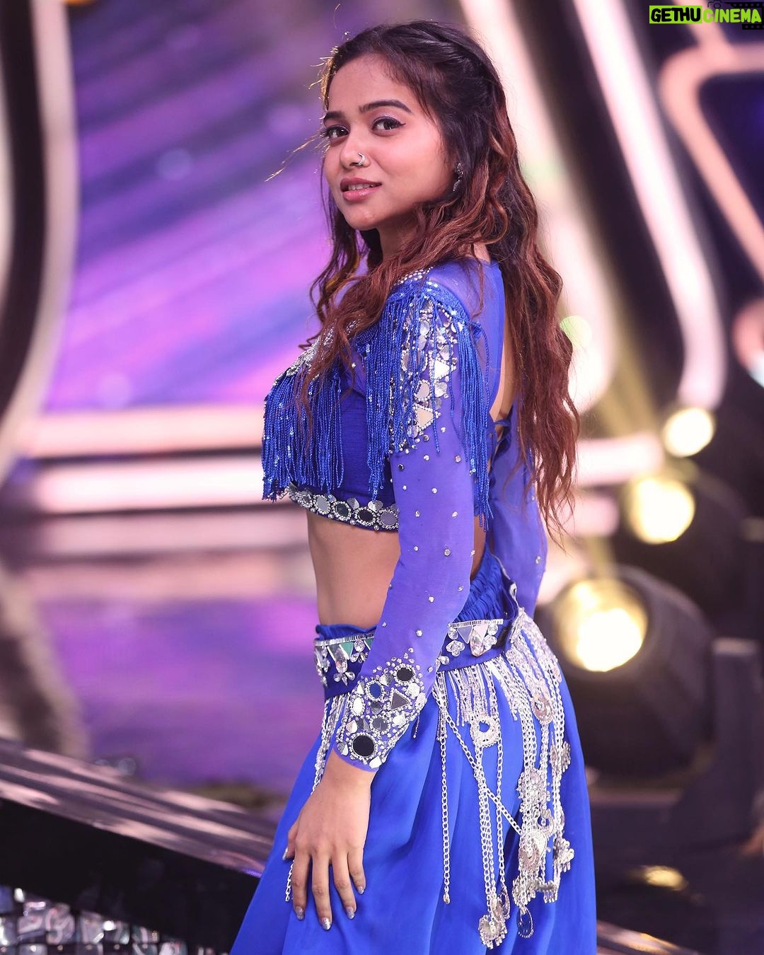 Manisha Rani Instagram - Are you guys ready for today’s episode ? Aaj ka episode dekhna jarur ,Aaj ki voting bahut important hai ☝️So guys do support & vote 👏 Apka 1,1 vote bht keemti hai . Umeed hai ki applog apna pyar dijyega !