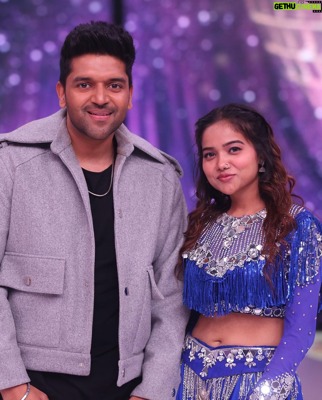 Manisha Rani Instagram - Are you guys ready for today’s episode ? Aaj ka episode dekhna jarur ,Aaj ki voting bahut important hai ☝️So guys do support & vote 👏 Apka 1,1 vote bht keemti hai . Umeed hai ki applog apna pyar dijyega !