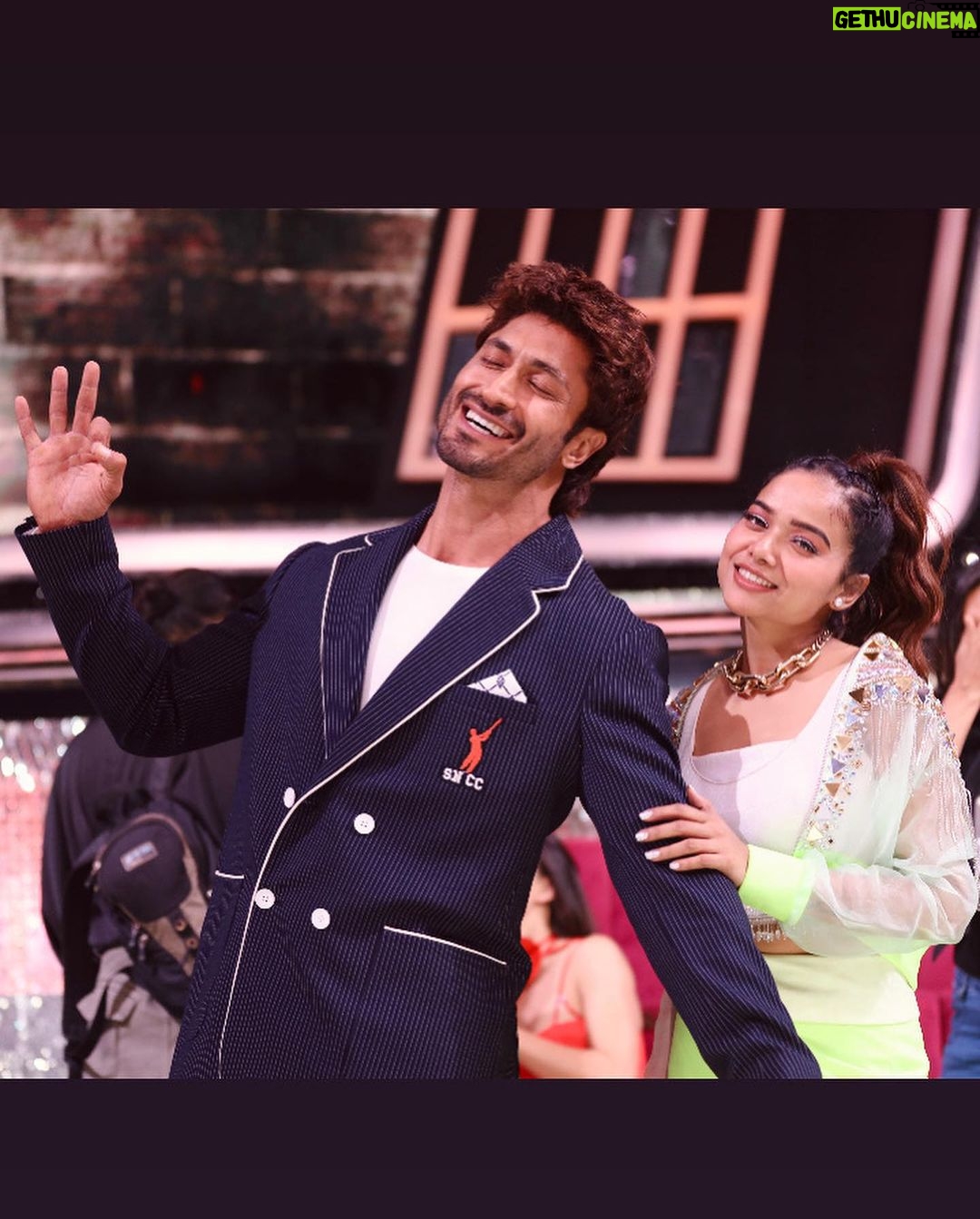 Manisha Rani Instagram - Are you guys Excited for today’s performance? Aaj 2 act hone wala hai ,Apne taraf se jitna ho raha hai kar rahi hu hopefully Applogo ko pasand aayega ! Aur voting lines Aaj raat 9:30 pm se 12 bje tak hai ..Toh bhar bhar k votes kijye apni Manisha Rani ko support kijye .. #love uh all Mumbai, Maharashtra