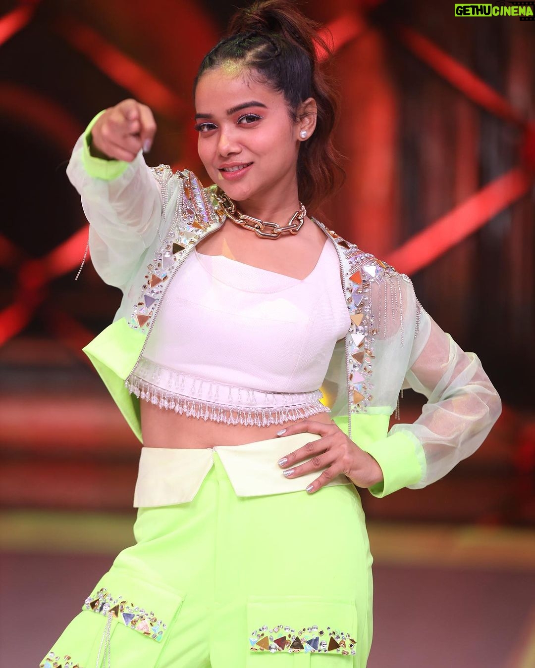 Manisha Rani Instagram - Are you guys Excited for today’s performance? Aaj 2 act hone wala hai ,Apne taraf se jitna ho raha hai kar rahi hu hopefully Applogo ko pasand aayega ! Aur voting lines Aaj raat 9:30 pm se 12 bje tak hai ..Toh bhar bhar k votes kijye apni Manisha Rani ko support kijye .. #love uh all Mumbai, Maharashtra