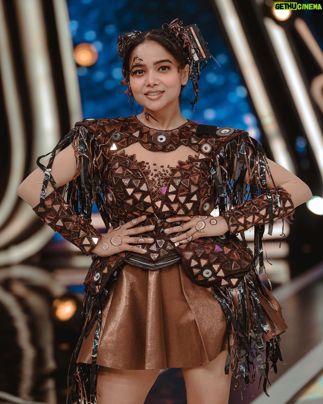 Manisha Rani Instagram - R uh guys Exicted for this performance? Hamara episode (Sunday )Kal aa raha hai ! Again we tried something different,hope uh will like it. Keep loving me & supporting me ❤️ Edit - @edittbyjai Costume Designer : @harshalds Mumbai, Maharashtra