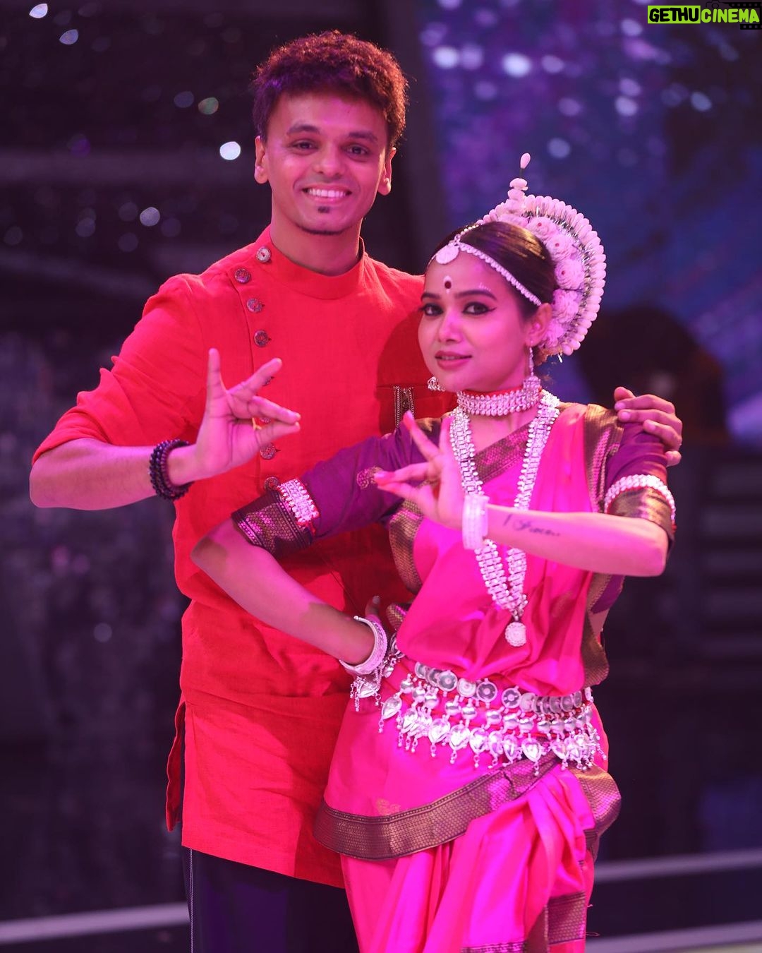 Manisha Rani Instagram - This week We are doing Odissi dance 💃form . Something very different & very difficult ðŸ¤Hope uh guys will love it .. Guess the song guys ? #Manisharani#manishasquad#1piece#mrani Mumbai, Maharashtra