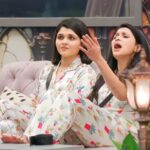 Mannara Instagram – This song is for my dear sister @mitalihandaofficial 💖 

#BB #bb17 #mannarachopra #biggboss17 #biggboss #twinning #newpic #explorepage✨ #mannara