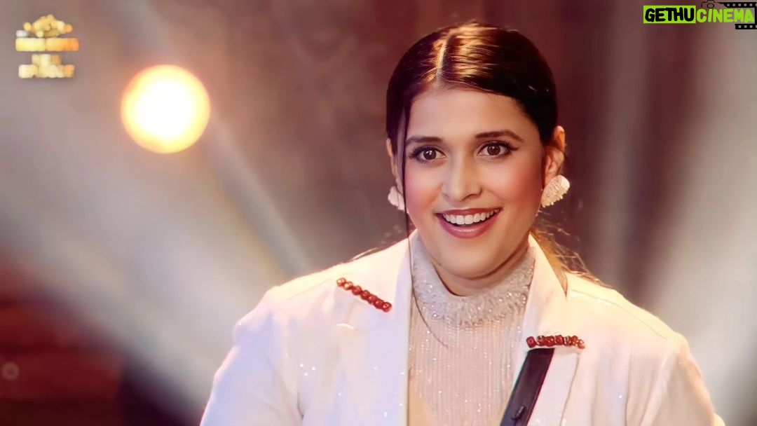 Mannara Instagram - Happiness of a punjabi girl when she is one of the #bigboss top 5 contestants. Styled by @mitalihandaofficial Outfit @vastra.malamunde Jewellery @kqjewellerystore Jewellery by @rimadidthat #BB #BB17 #Biggboss17 #mannarachoprafan