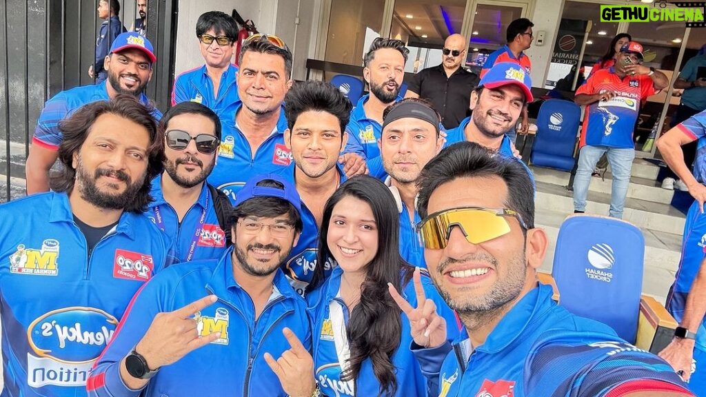 Mannara Instagram - All the very luck to my boys @mumbaiheroesofficial , we have reached the stadium to rock ….Stay tuned Sharjah International Cricket Stadium, UAE