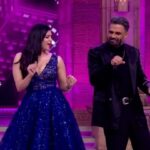 Mannara Instagram - Suniel and Mannara lighten up the Dance Deewane stage with their cute little moves! 💃💞 Dekhiye #DanceDeewane, har Sat-Sun raat 9:30 baje, sirf #Colors aur @officialjiocinema par. @madhuridixitnene @suniel.shetty @bharti.laughterqueen @memannara @aebyborntoshine