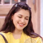Mannara Instagram – Kaisi lag rahi hoon main? 

#BB #BB17 #MannaraChopra #yellowaestethic #MannaraIsTheBoss #Colors #BiggBoss17 #BiggBoss #IgDaily #sundayvibes #explorefashion #Mannara
