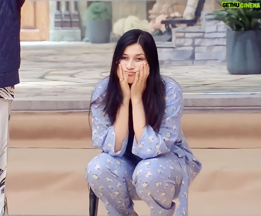 Mannara Instagram - Missing mumma ke hath ka khana 😌 Styled by @mitalihandaofficial Lounge wear @shopdearbed @memannara @colorstv @officialjiocinema #mannarachopra #biggboss #bb #bb17 #newpic #biggbossunseen #colors #bigboss #igreels #weekendkavaar #cutegirlsonly #cute #igdaily