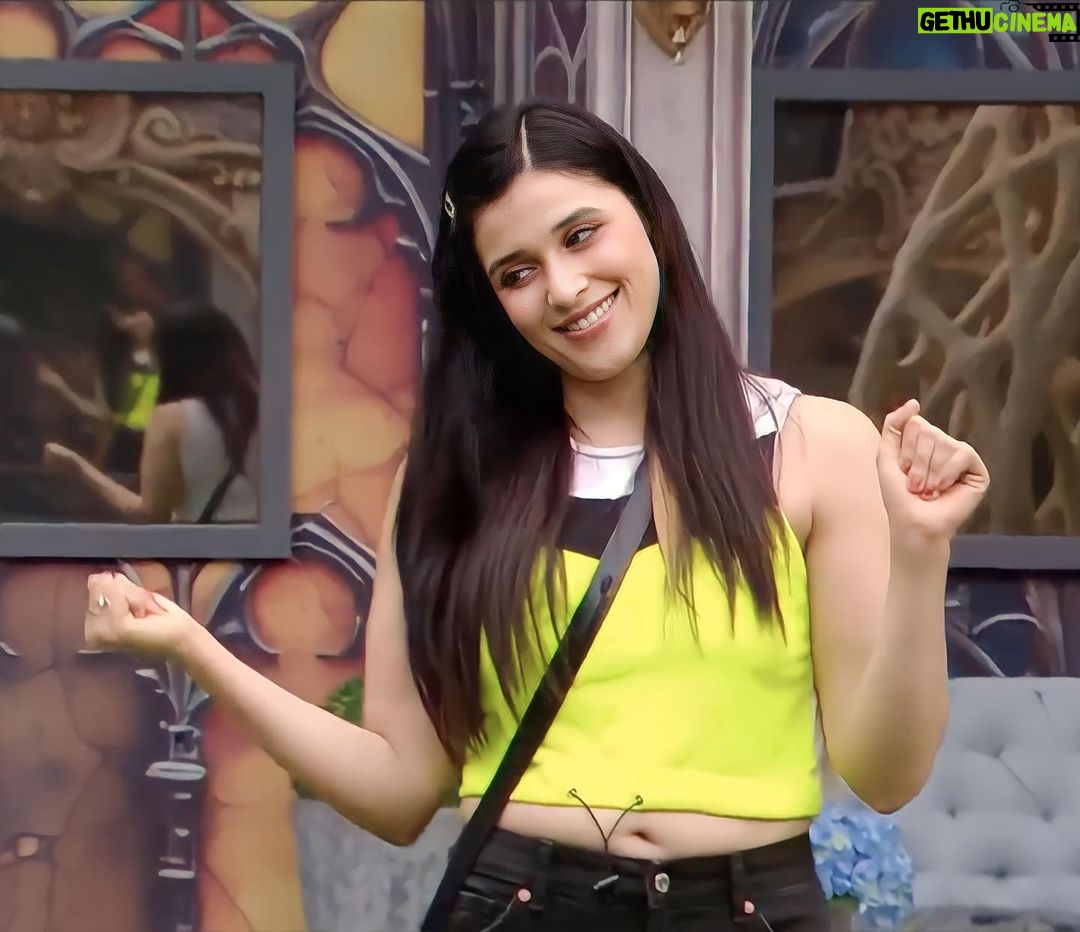 Mannara Instagram - Excited for tonight’s show 😘🥰 @memannara 💗🫶🏻 Styled by @mitalihandaofficial #mannarachopra #biggboss #bb #bb17 #newpic #biggbossunseen #colors #bigboss #igreels #weekendkavaar #cutegirlsonly #cute #igdaily India