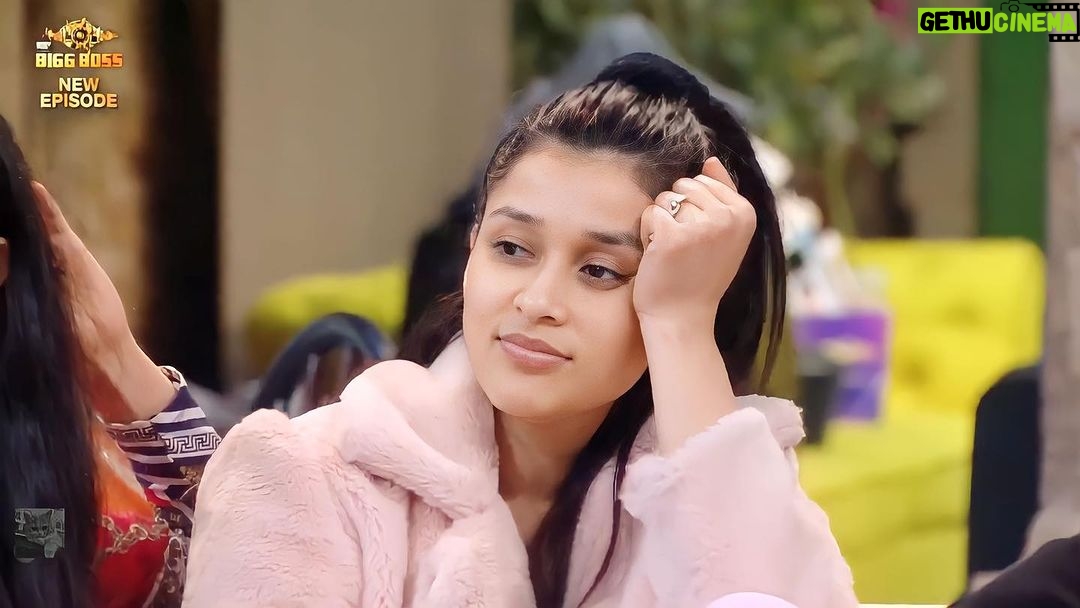 Mannara Instagram - Cute vibes only 🥰🫶🏻 @colorstv @officialjiocinema @endemolshineind #mannarachopra #biggboss #bb #bb17 #cutepic #biggboss17 #softaesthetic #biggbossunseen #biggbossupdates #biggbosslive #mannaraistheboss India
