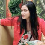 Mannara Instagram - Pic1: 💭👀 Pic2: Curious minds cook up the best surprises. What's simmering in mine? 🤔✨ #NewPost #BB17 #Biggboss17 #MannaraChopra #Colors #Biggboss #biggbossunseen #CuteSmile #cutegirlsonly #mannara #💭 India