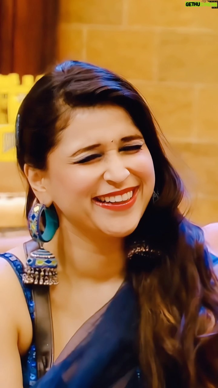 Mannara Instagram - Neele neele ambar par π Styled by @mitalihandaofficial Outfit @meenabazaar_official Earrings @thejewelfactory_india @rimadidthat #Mannarachopra #BB #BB17 #BiggBoss17 #Smilealways #BiggBoss #NewPics #Mannara #TuesdayVibes #blueaesthetic