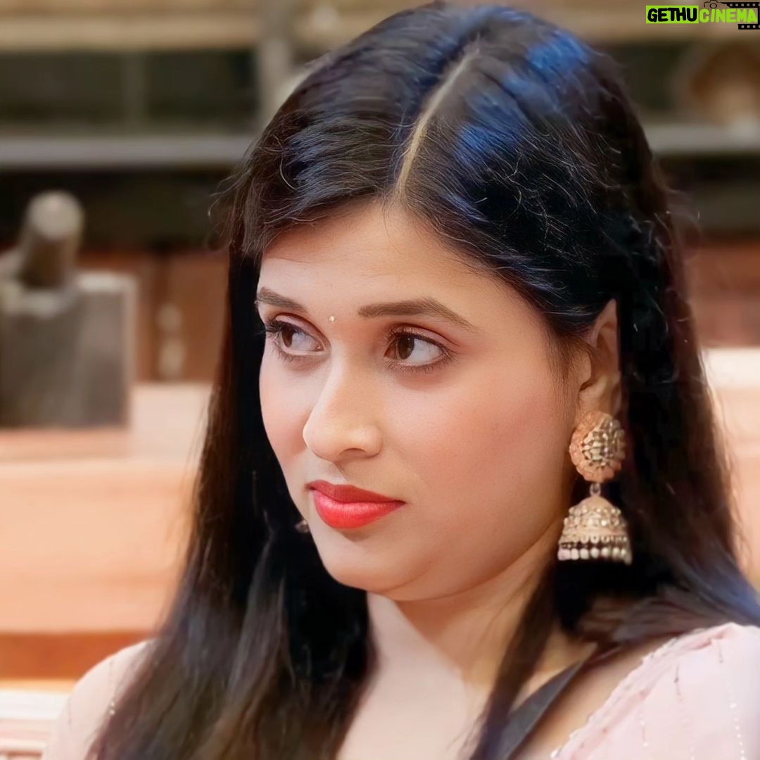 Mannara Instagram - Mainu suit suit karda ☺️ Styled by @mitalihandaofficial Diamond jewellery @bmbjewelsofficial #bb17 #colors #bb #weekendkavaar #anarkalisuits #loveforfashion #peachaesthetic #desifashion #suitstyle #jhumkilove #indianlook #ootd #BiggBoss17 #biggboss #biggbossnonstop