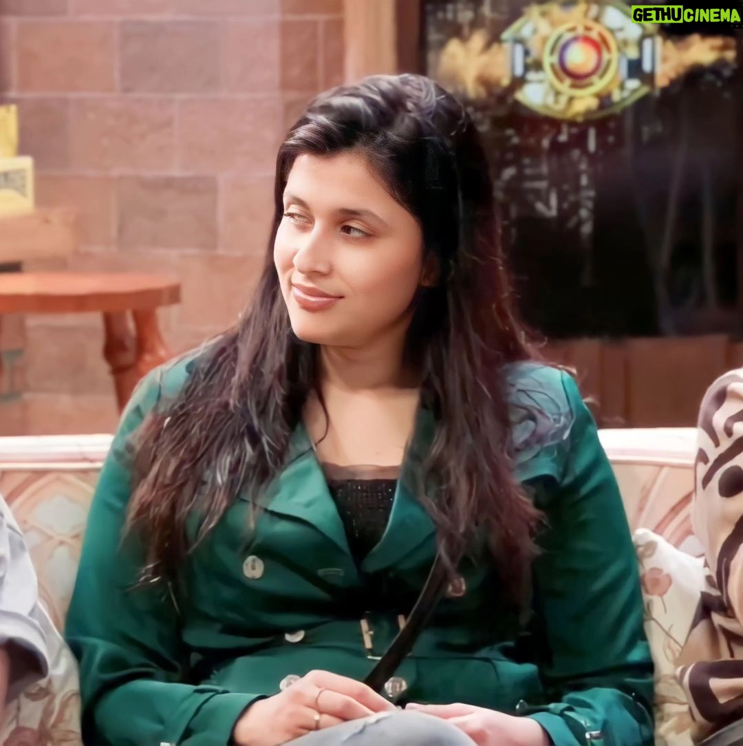 Mannara Instagram - La hefa š Styled by @mitalihandaofficial @memannara @colorstv @officialjiocinema #mannarachopra #biggboss #bb #bb17 #newpic #biggbossunseen #greenaesthetic #bigboss #powerdressing #cutegirlsonly #cute #igdaily #powersuit