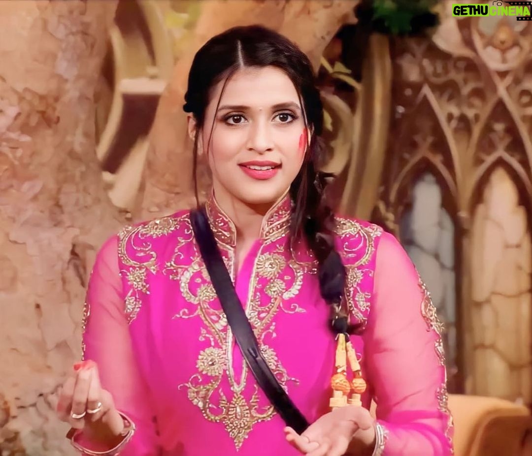 Mannara Instagram - When the #VIBE is of being a #punjaban ππ«Άπ» π«Άπ»π«Άπ»π«Άπ»π«Άπ» #vibe #punjabi #mannara #punjabisuits #biggboss #bb #bb17 #biggboss17 #biggbossupdates #biggbosslive #loveislove