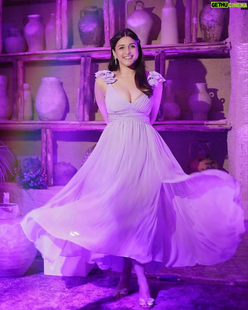 Mannara Instagram - Lost in fairytale vibes 💜 But not without my favourite @taylorswift song 🎵 #MannaraInWonderland #MannaraChopra Styled by : @style_by_sujatarajain Jewels by : @bmbjewelsofficial Photography: @lsd.photography.official And hair n make up by me - Coz u like me real 😇💜