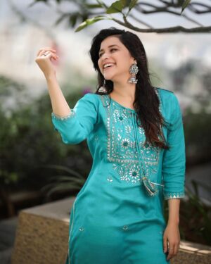 Mannara Instagram - “You are born to be real ,not to be perfect .” 
#mannarakitribe