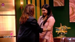 Mannara Instagram - Mannara gets some strong words of support on the eve of #GrandFinale! ✨

Dekhte rahiye #BiggBoss17 at 9:30PM and #BiggBoss17Finale kal 6PM to 12AM sirf #Colors aur @officialjiocinema par.

#BB17 #BiggBoss #GrandFinale
@Beingsalmankhan

@hyundaiindia
@FEELTHEFIZZ
@daburindialtd
@tresemmeindia
@parlehideandseek
@chingssecret
@glancescreen
@harpic_india

@memannara #PoojaBhatt
