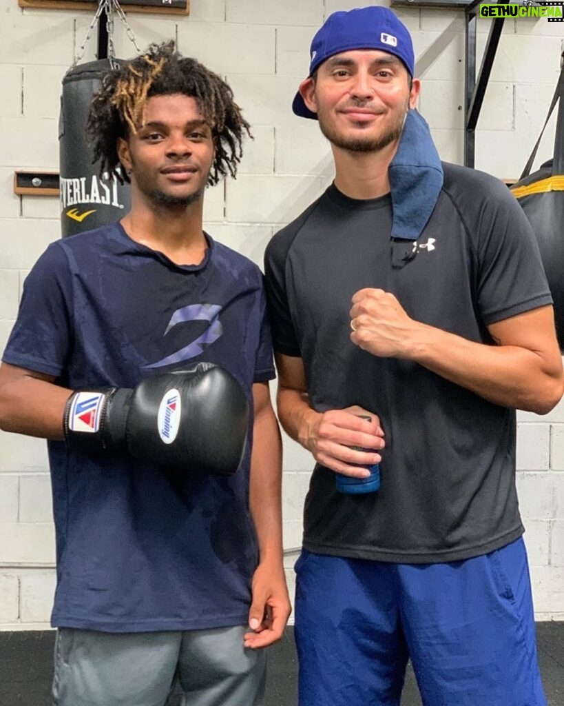 Manny Montana Instagram - Finally got to watch little bro @ashtonsylveh2o @lbjackrabbitboxing spar and he is the TRUTH!! Make sure to follow him now because, god willing, this kid is a future world champ! But more importantly he’s a humble, hard working young man going for his dreams. #boxing #boxingtraining #boxinglife