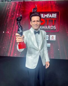 Manoj Bajpayee Instagram - 8 WINS at #FilmfareOTTAwards 🏆 for #SirfEkBandaaKaafiHai & #Gulmohar Humbled to win Best Actor (Web Original Film) for #SirfEkBandaaKaafiHai A heartfelt thank you to our incredible team, @filmfare and my loving fans. 🙏 Congratulations @apoorvsinghkarki01 for Best Director, #SharmilaTagore Ji for Critics' Best Actress, @surajsharmagram for Best Supporting Actor, @kingrani.deepak for Best Story & Dialogue,@rahulchitella & #ArpitaMukherjee for Best Original Screenplay. Your brilliance is unmatched! 🌟 @zeestudiosofficial @zee5