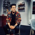 Manoj Bajpayee Instagram – Soup Chronicles 🍲…1. That ‘Ready for Soup!’ excitement… 2. Anticipation at its peak 3. Soup, why you no here yet? 😠 4. Wait, is that soup I smell… or am I dreaming? 

#KillerSoup #KillerSoupOnNetflix
#KillerSoupOn11Jan @netflix_in

Jacket: @backalleybodega 
Glasses: @voyageeyewear
Styled by: @azcouture_official
Assisted by: @labelblive