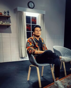 Manoj Bajpayee Instagram - Soup Chronicles 🍲...1. That 'Ready for Soup!' excitement... 2. Anticipation at its peak 3. Soup, why you no here yet? 😠 4. Wait, is that soup I smell... or am I dreaming? 

#KillerSoup #KillerSoupOnNetflix
#KillerSoupOn11Jan @netflix_in

Jacket: @backalleybodega 
Glasses: @voyageeyewear
Styled by: @azcouture_official
Assisted by: @labelblive