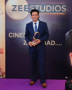 Manoj Bajpayee Instagram - #SirfEkBandaaKaafiHai - For the win, every Bandaa counted! Best Actor OTT & Best Film at the #ZeeCineAwards Immense gratitude for the love and support ❤️ @zeecineawards @zeestudiosofficial @zee5 @apoorvsinghkarki01 @vinod.bhanushali @suparnverma @bsl_films

Coming with another adventure #BhaiyyaJi, poster to Dekha hi hoga? TEASER drops on 20TH MARCH.

Outfit: @bharat_reshma
Shoes: @Rossobrunelloofficial
Styled by: @azcouture_official
Assisted by: @akanshachaturvedighosh
Watch: prdip_balaji