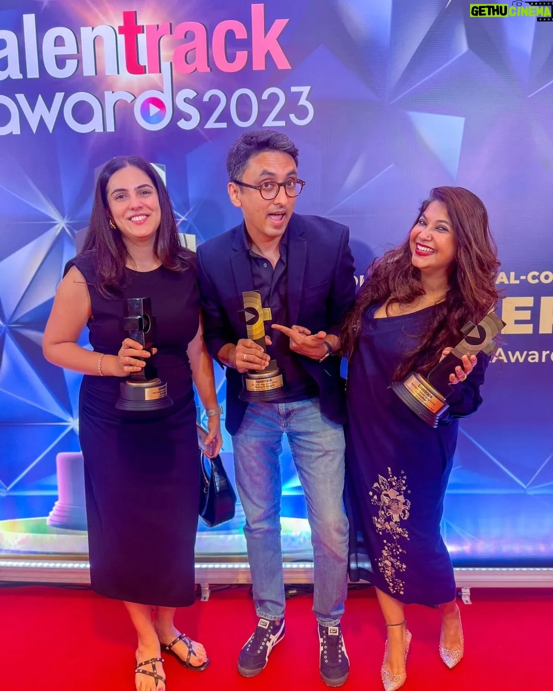 Manoj Bajpayee Instagram - Firstly, immense gratitude for our fabulous audience, you are the true foundation of our success, thank you for all the love for #Gulmohar ❤️ Honoured to have received the Best Actor award (Jury) for #Gulmohar at #TalentrackAwards2023 It's even more special knowing our film also won Best Film (Best Digital Content - Long Format) and Best Casting Director. CONGRATULATIONS! to @rahulchittella, @starstudios @disneyplushotstar @chalkboardentertainment @vikeshbhutani @gitika.aggarwal, our casting directors @sanjeevmauryaofficial @dilipkhussro #PrashantSingh, my amazing co-stars, and everyone who worked on the film. I hoped to be there, but shooting for #BHAIYYAJI kept me away. Celebrating with everyone in spirit! #GulmoharOnHotstar @talentrackofficial #SharmilaTagore @simranrishibagga @surajsharmagram @kavidrama @utsavijhamusic @Santhybee @jatingoswami_official @gandharvdewan @anuraag_arora_official @zeemusiccompany @siddkhoslamusic @seth_kanishk @talatazizofficial @sethkavita @Koo_ba_koo @vijayganguly @pita625 @eeshitnarain @mansidhruvmehta @mrsheetalsharma