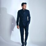 Manoj Bajpayee Instagram - Suited in shadows, alive with the expression! Fashion stylist: @krishkgatriofficial Assistant Stylist: @sakshi_sikaria Outfit: @linebyshamimkhan Footwear: @lsoleshoes_in